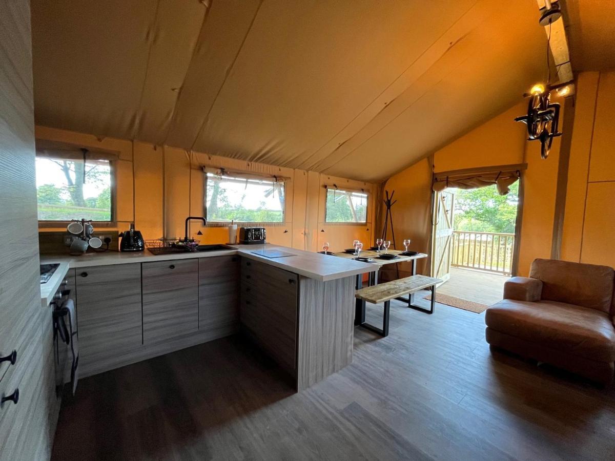 Aladdin Safari Tent Tenby Exterior photo